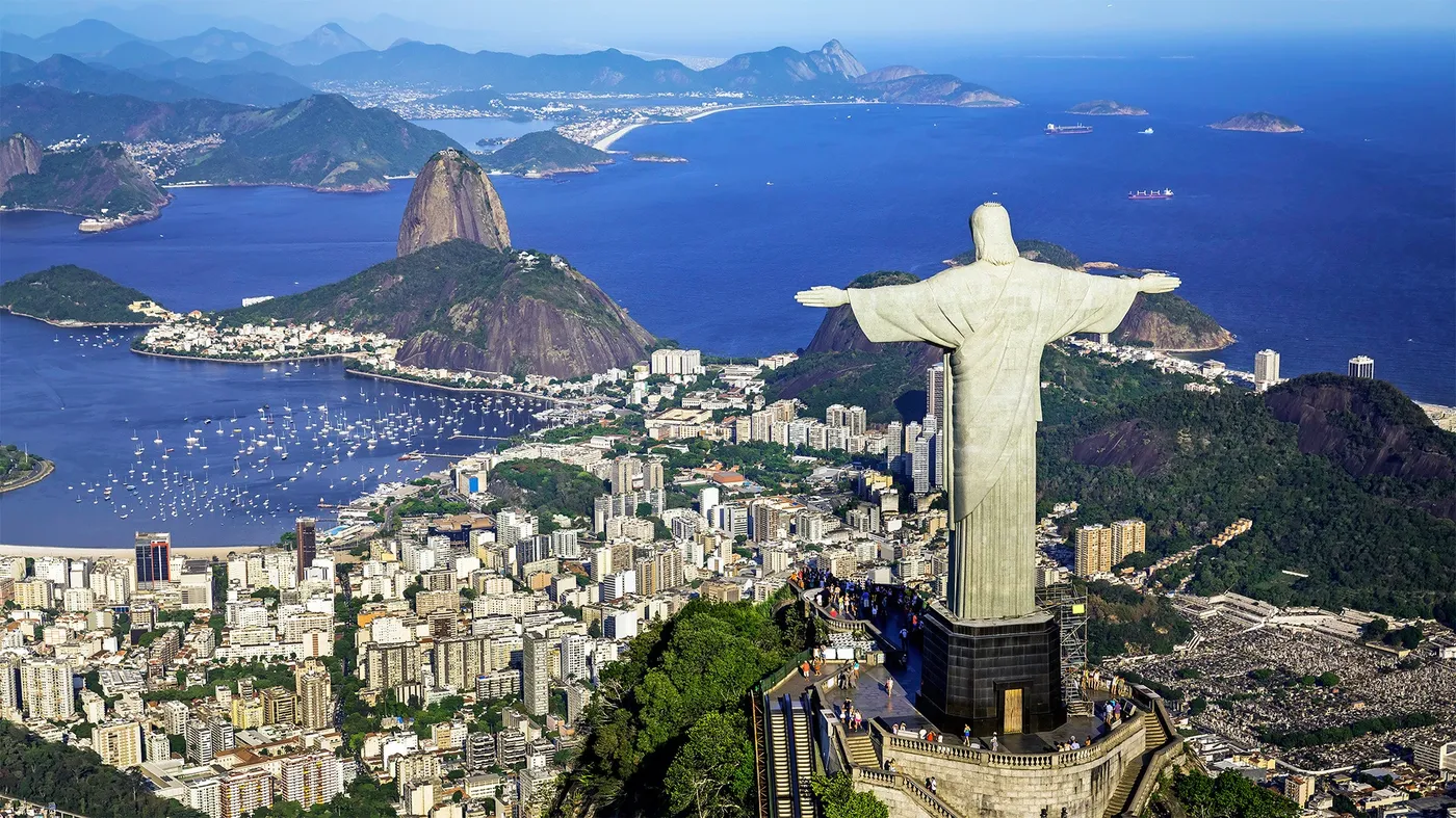 Cristo Redentor e a Baía de Guanabara
